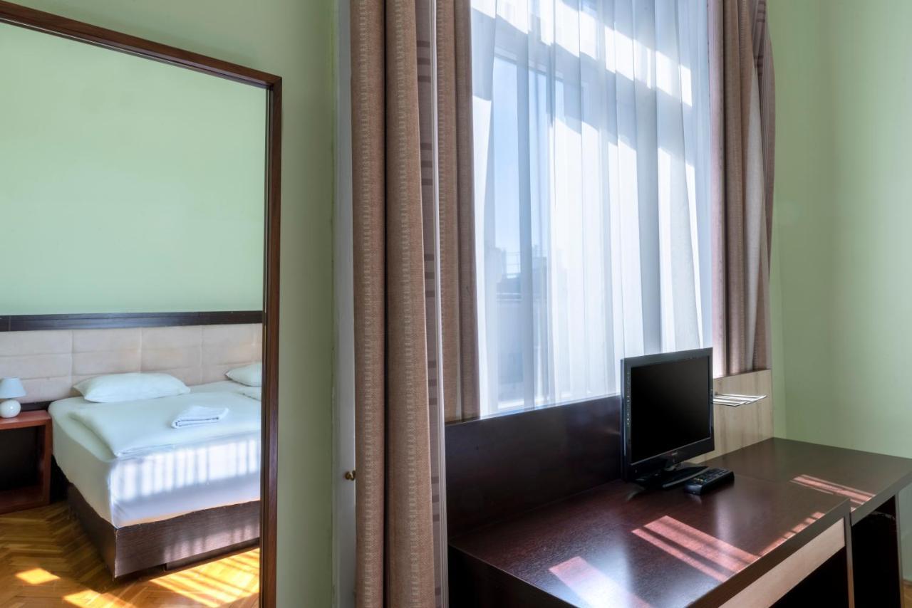 Baross City Hotel - Будапеща Екстериор снимка
