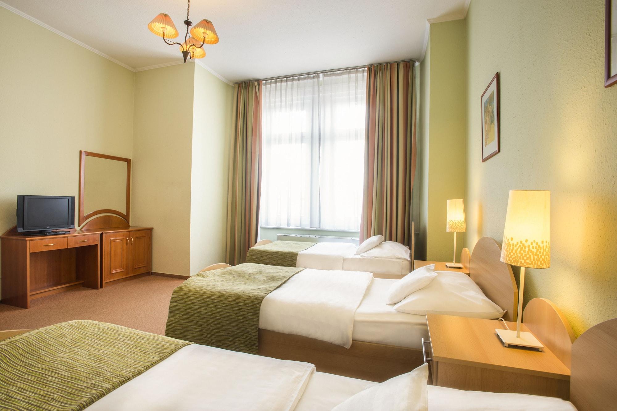 Baross City Hotel - Будапеща Екстериор снимка