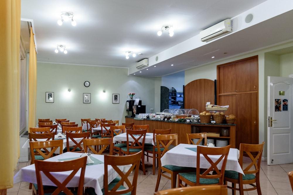 Baross City Hotel - Будапеща Екстериор снимка