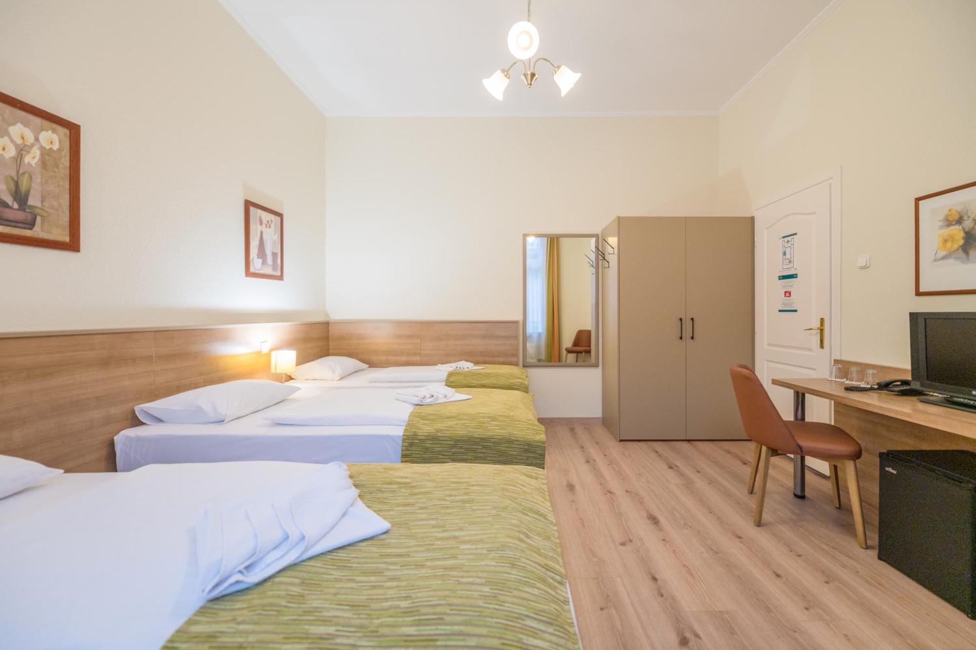 Baross City Hotel - Будапеща Екстериор снимка