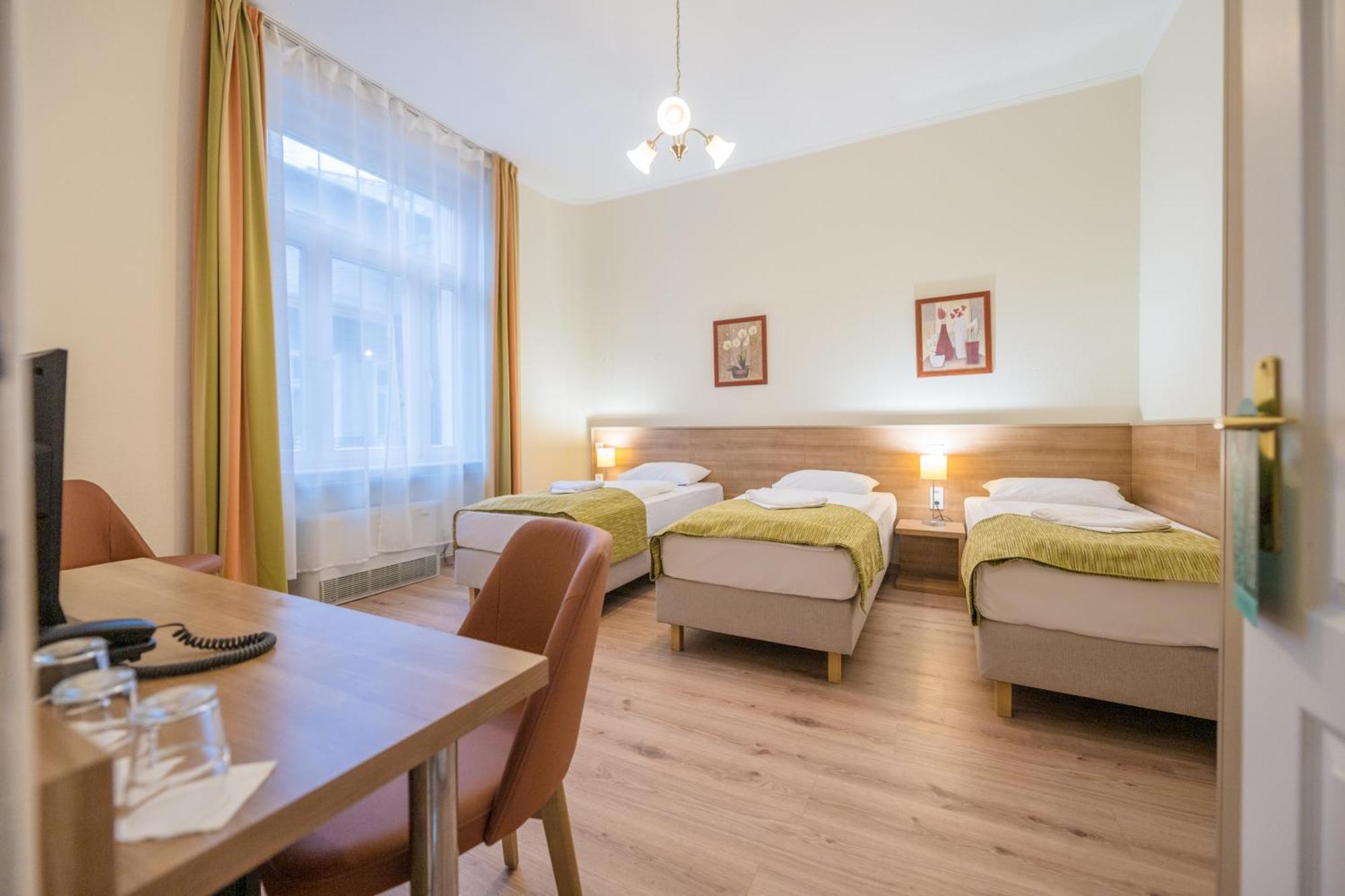 Baross City Hotel - Будапеща Екстериор снимка