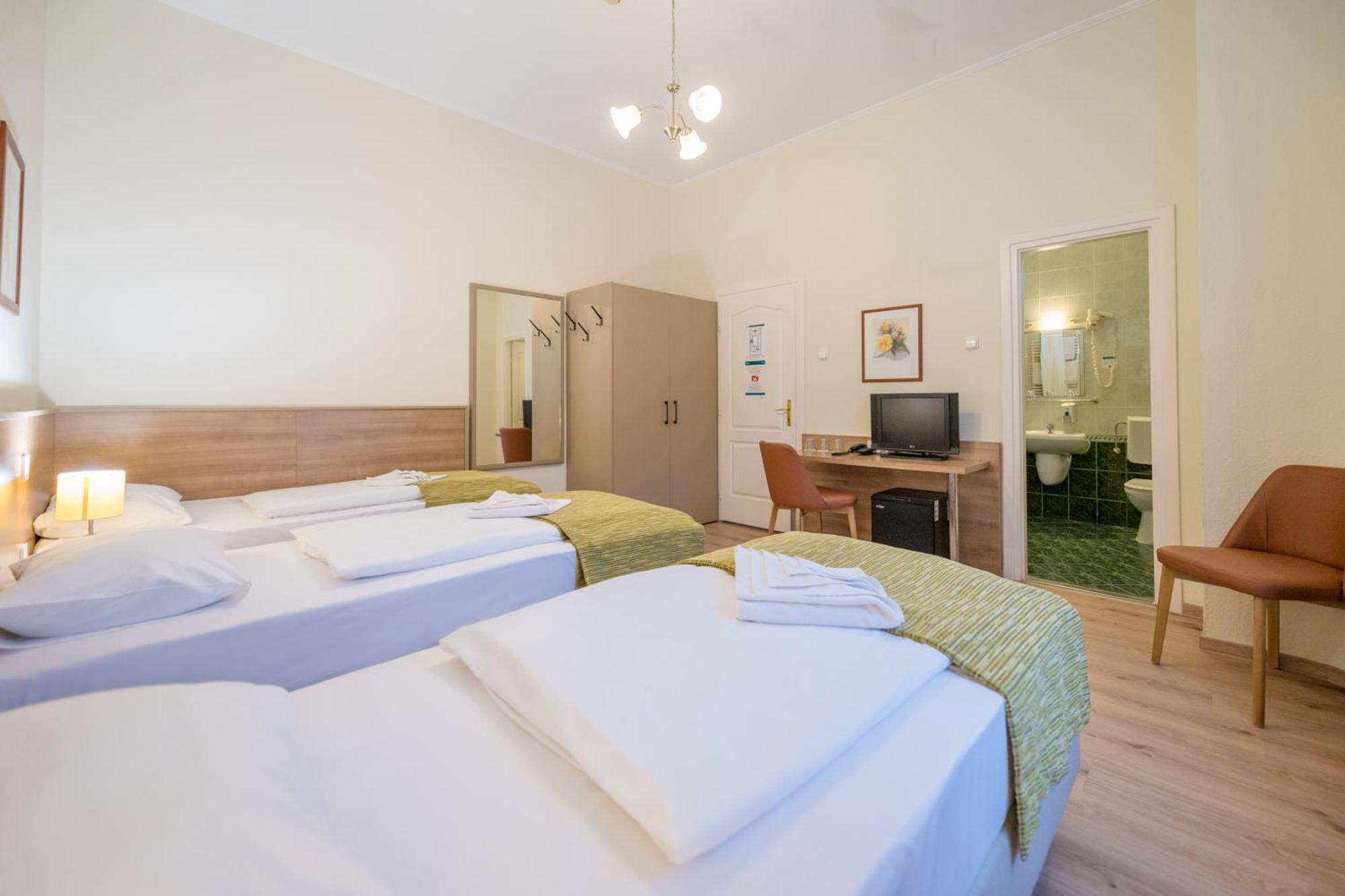 Baross City Hotel - Будапеща Екстериор снимка