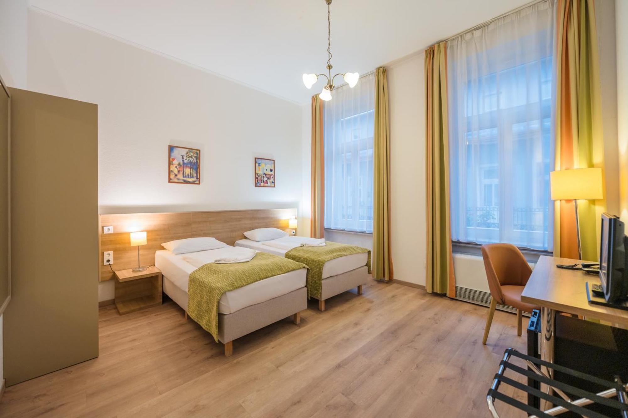 Baross City Hotel - Будапеща Екстериор снимка
