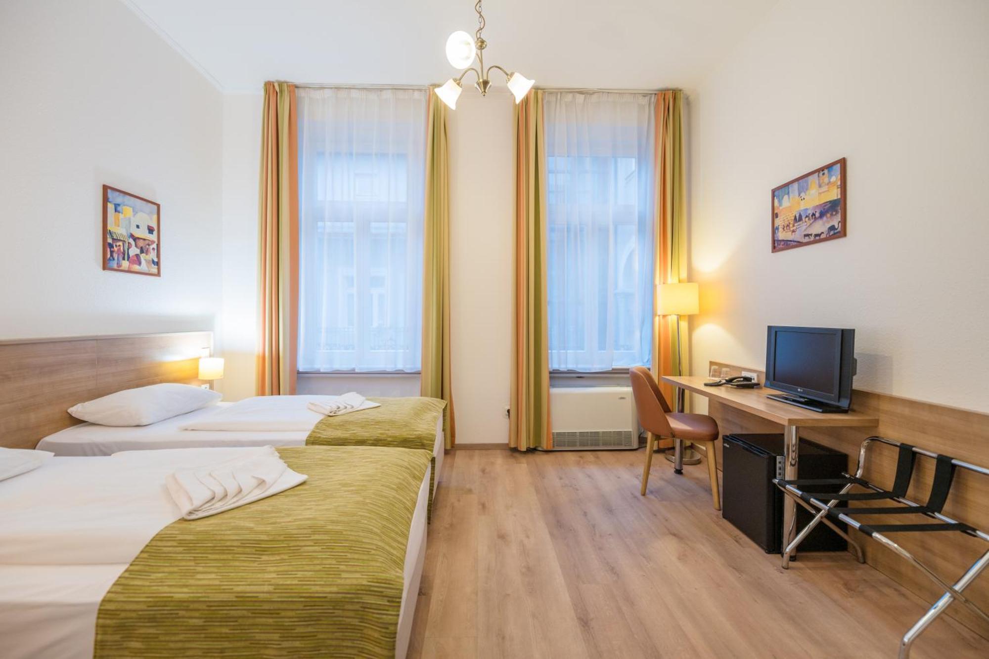 Baross City Hotel - Будапеща Екстериор снимка