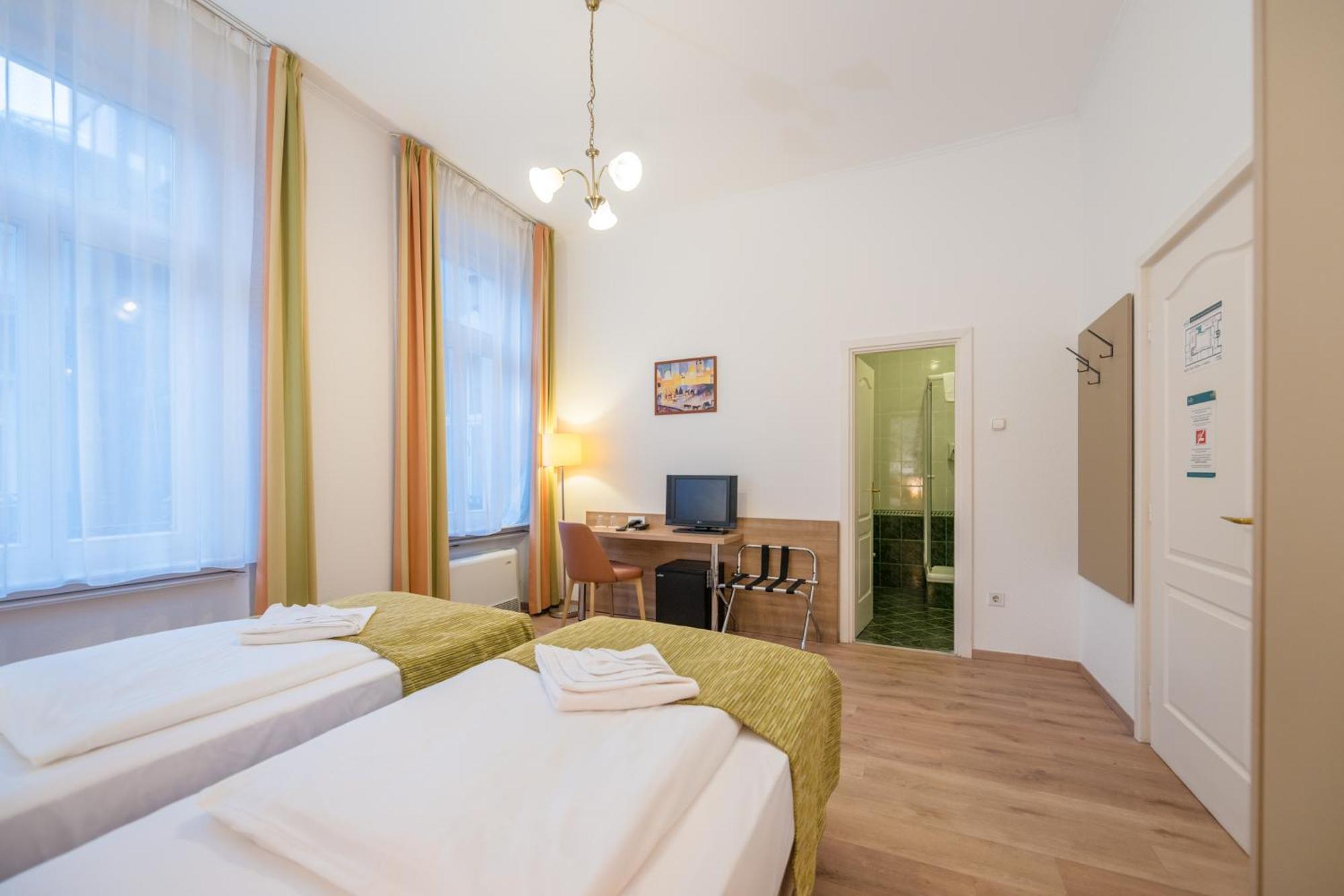 Baross City Hotel - Будапеща Екстериор снимка